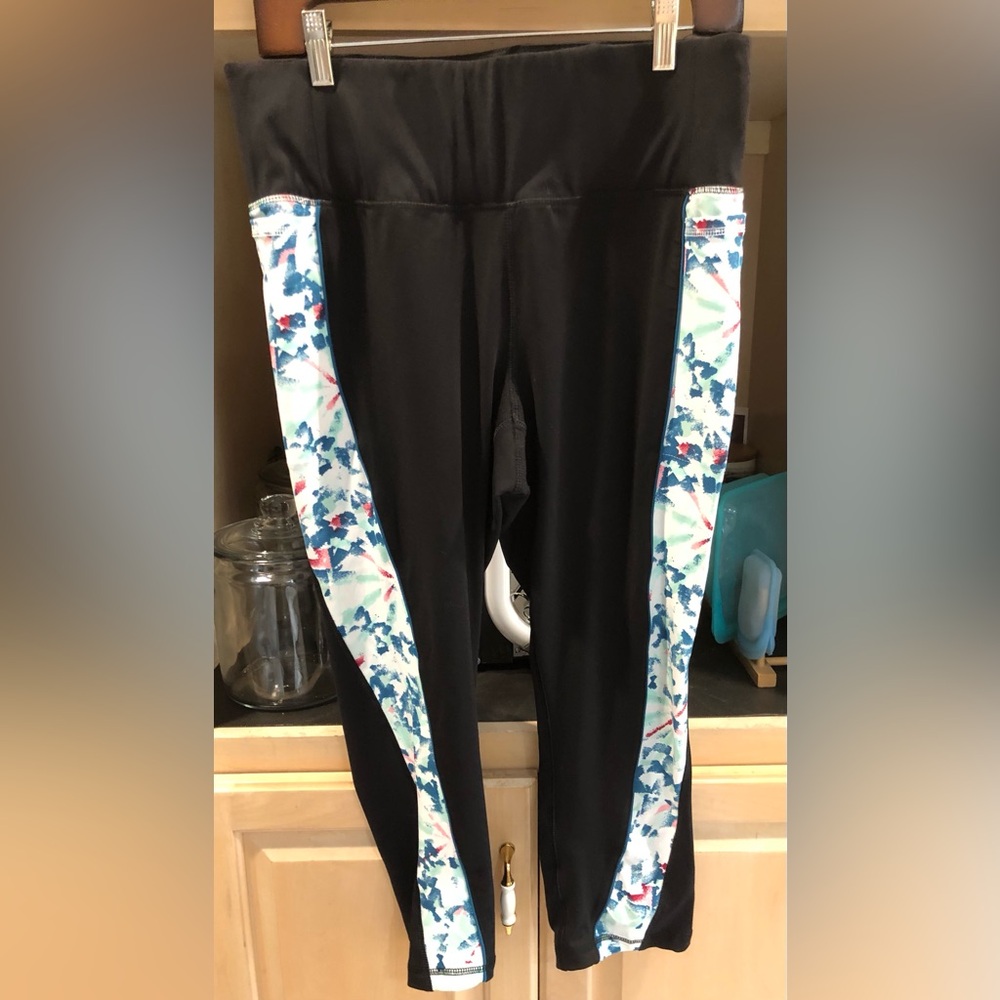 Lane Bryant Black Activewear Wicking Capri Leggings size 14/16